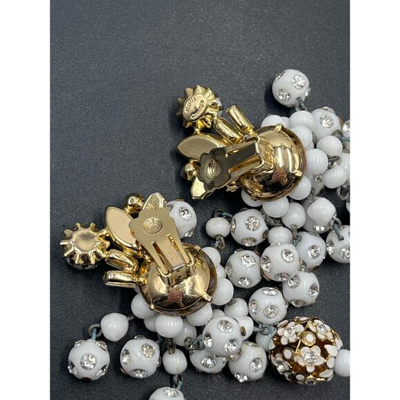 Hattie Carnegie Vintage Signed White Beaded Cluster Cha Cha Clip On Earrings - Picture 11 of 14